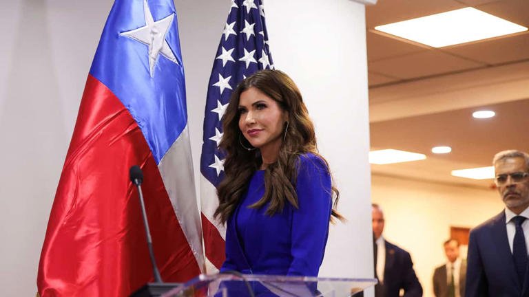 SamacharToday.co.in - EAD स्वतः विस्तार समाप्त हजारों भारतीय पेशेवरों की नौकरी खतरे - Image Credited by MoneyControl