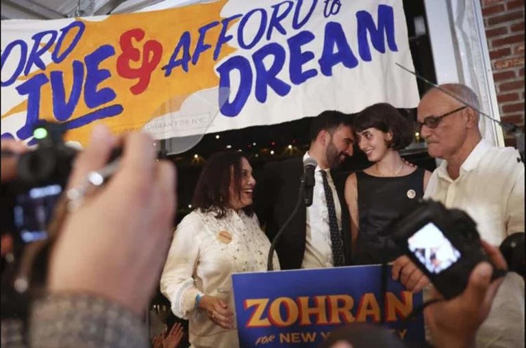 SamacharToday.co.in - ज़ोहरान मदानी की ऐतिहासिक जीत वैश्विक परिवार का अंतर्राष्ट्रीय प्रभाव - Image Credited by MoneyControl News