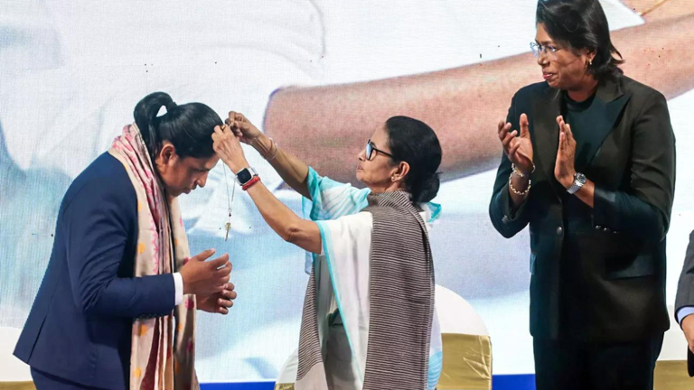 SamacharToday.co.in - रिचा घोष के नाम पर सिलीगुड़ी में बनेगा स्टेडियम, बंगाल सरकार का ऐलान - Image Credited by The Times Of India