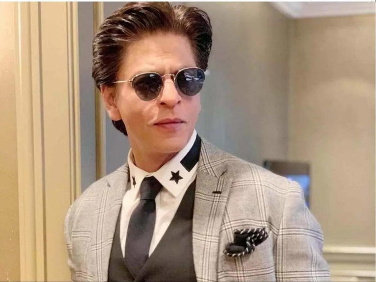 SamacharToday.co.in - SRK का शुरुआती जुनून पत्रकार को फुटपाथ का राज याद - Image Credited by The Economic Times