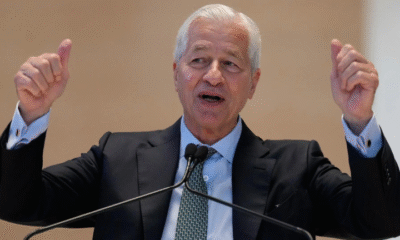 SamacharToday.co.in - जेमी डिमॉन ने ध्यान पर जोर दिया, फोन त्यागा, शिक्षा में बदलाव माँगा - image Credited by The times of India