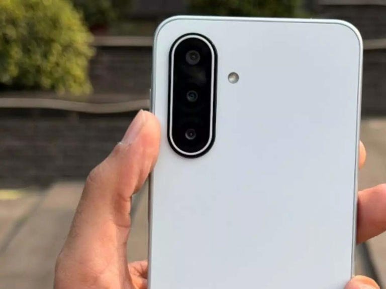 SamacharToday.co.in - सैमसंग M17 दीर्घकालिक मूल्य पर केंद्रित, स्पेक्स की होड़ से दूर - Image credited by The Economic Times