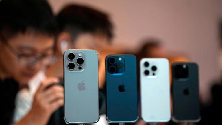 SamacharToday.co.in - एप्पल की भारतीय चिप निर्माताओं से बातचीत आईफोन पैकेजिंग में बड़ा बदलाव - IMage Credited by The Financial Express