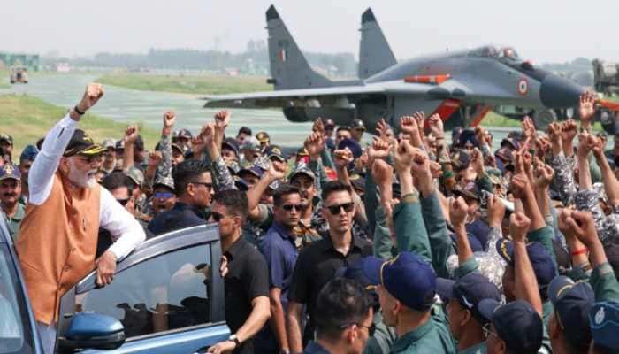 SamacharToday.co.in - ऑपरेशन सिंदूर वायुसेना ने ३१४ किमी दूर गिराया पाकिस्तानी विमान - Image Credited by Zee News