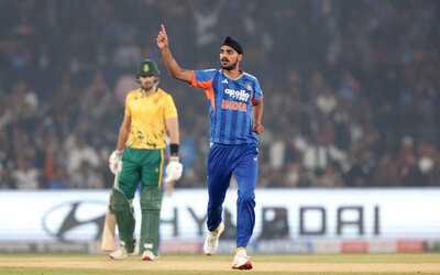 SamacharToday.co.in - दक्षिण अफ्रीका ने भारत के सर्वश्रेष्ठ गेंदबाजों पर हमला कर सीरीज बराबर की - Image Credited by NewsPoint