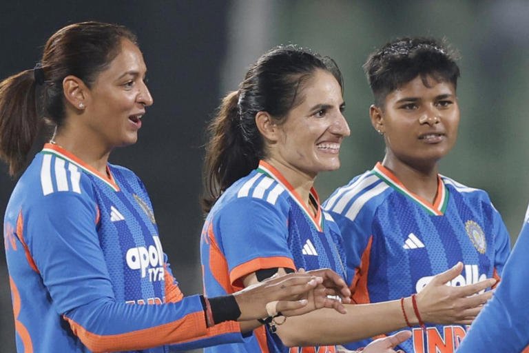 SamacharToday.co.in - रेणुका का 'केरल मैजिक' और दीप्ति का विश्व रिकॉर्ड भारत ने जीती सीरीज - Image Credited by News18