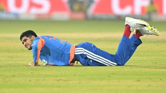 SamacharToday.co.in - शुभमन गिल को जल्दबाजी में आंकना नहीं चाहिए नेहरा - Image Credited by Hindustan Times