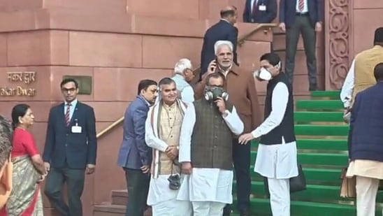 SamacharToday.co.in - संसदीय सत्र प्रदूषण विरोध, श्रम संहिता विवाद से छाया गतिरोध - Image Credited by Hindustan Times