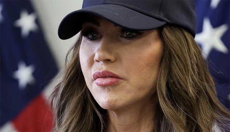 SamacharToday.co.in - होमलैंड सचिव नोएम ने वेनेजुएला हिरासत आदेश की अवहेलना स्वीकारी - Image Credited by Raw Story