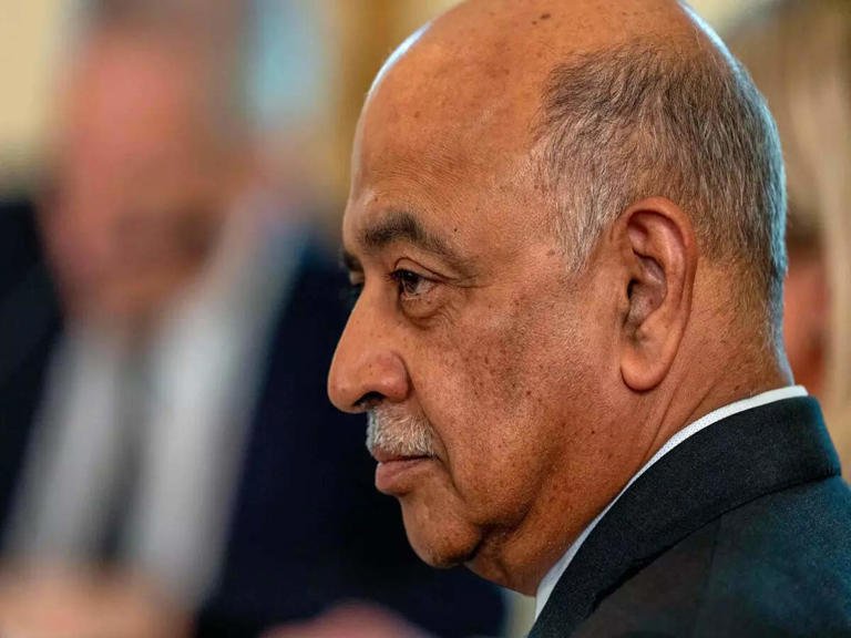 SamacharToday.co.in - IBM CEO ने AI छंटनी के दावे को नकारा, महामारी की अत्यधिक भर्ती को बताया कारण - Image Credited by The Economic Times