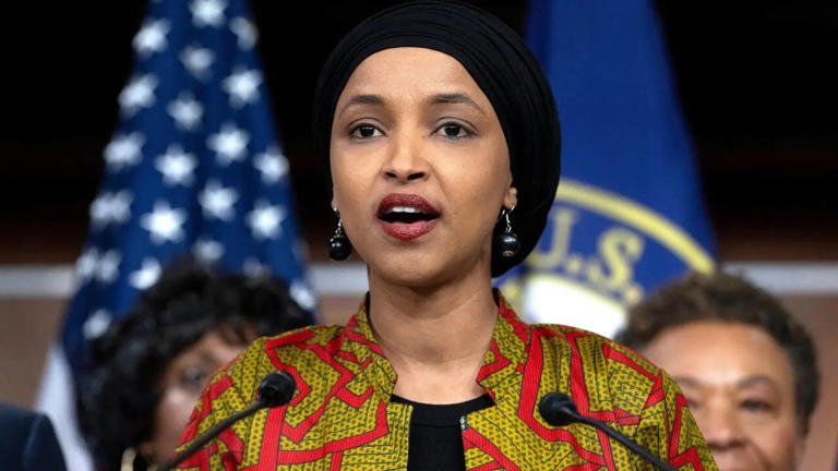 SamacharToday.co.in - इल्हान उमर के बेटे को आईसीई ने रोका, नागरिकता पर सवाल - Image Credited by Times NOW