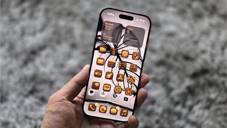 SamacharToday.co.in - एप्पल डेज़ सेल आईफोन 17 और 16e की कीमतों में भारी कटौती - Image Credited by MoneyControl