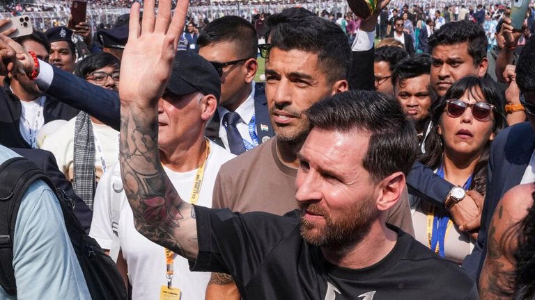 SamacharToday.co.in - कोलकाता अराजकता गांगुली मेसी को जल्दी जाने से रोक नहीं पाए - Image Credited by Live mint