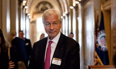 SamacharToday.co.in - जेमी डिमन की चेतावनी AI से नौकरियाँ खत्म होंगी; अपस्किलिंग ज़रूरी - Image Credited by The Times of India