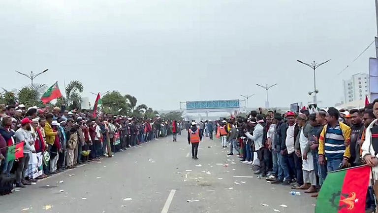 SamacharToday.co.in - बांग्लादेश हिंसा के बीच भारतीय छात्र भयभीत - Image Credited by Free Press Journal