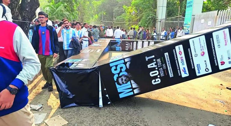 SamacharToday.co.in - मेस्सी दौरा भारत में खेल व्यावसायीकरण पर चिंता बढ़ी - Image Credited by The Economic Times