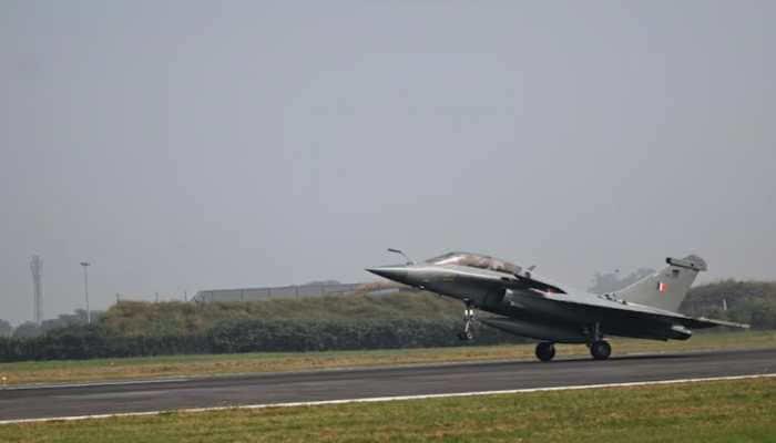 SamacharToday.co.in - राफेल फाइटर जेट अब 'मेड इन इंडिया' कोच्चि की कंपनी को मिला फ्रांस से ठेका - Imag Credited by Zee News