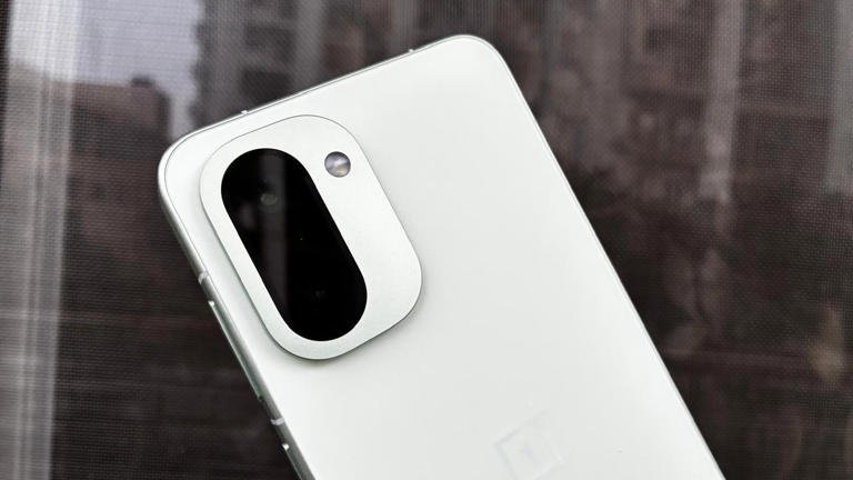 SamacharToday.co.in - वनप्लस 15R फ्लैगशिप प्रदर्शन और किफायती दाम का संगम - Image Credited by Business Today