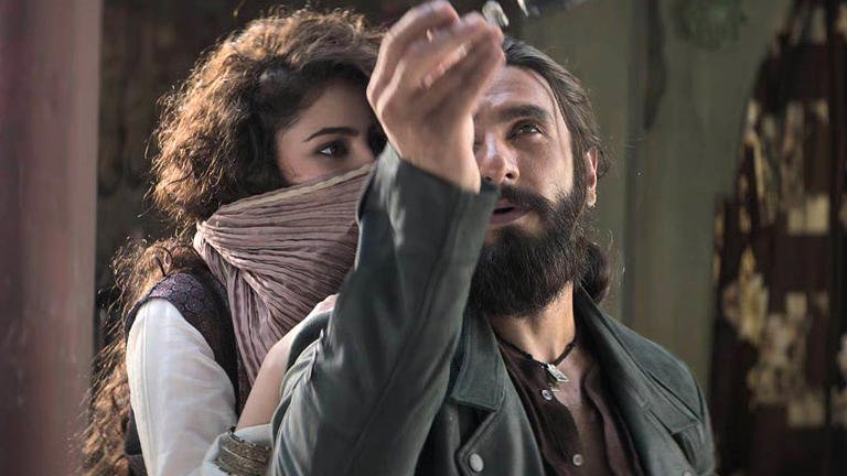 SamacharToday.co.in - स्पाइ थ्रिलर 'धुरंधर' का बॉक्स ऑफिस पर धमाका; 800 करोड़ क्लब में शामिल - Image Credited by Her Zindagi