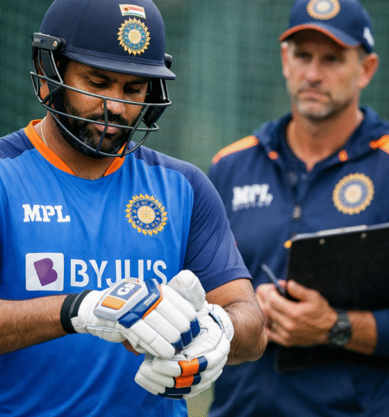 SamacharToday.co.in - मैनेजमेंट बनाम 'हिटमैन' कोच पर बरसे मनोज तिवारी - Image Generated AI