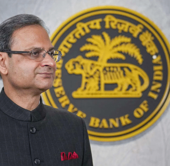 SamacharToday.co.in - आरबीआई ने ब्याज दरों को यथावत रखा; विकास की गति बरकरार - Image Credited by The Economic Times