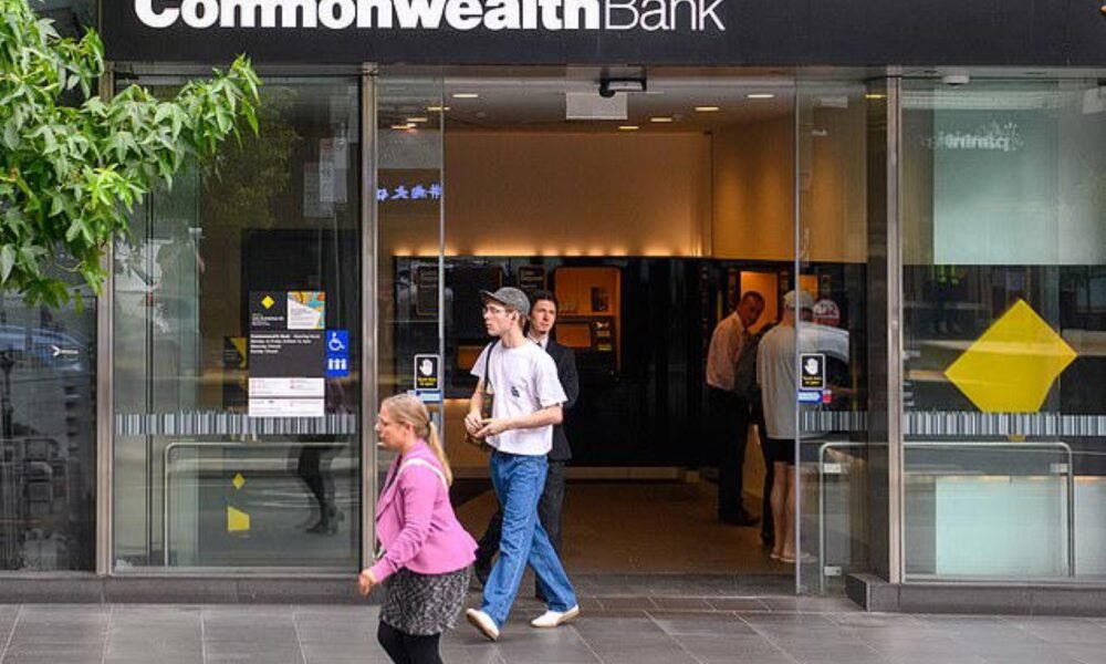 SamacharToday.co.in - ऑस्ट्रेलिया में छंटनी के बीच कॉमनवेल्थ बैंक ने भारत में बढ़ाई भर्तियां - Image Credited by Daily Mail