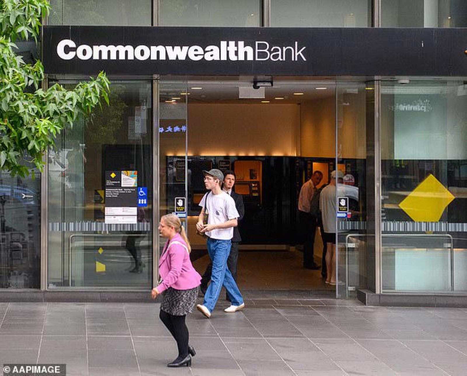 SamacharToday.co.in - ऑस्ट्रेलिया में छंटनी के बीच कॉमनवेल्थ बैंक ने भारत में बढ़ाई भर्तियां - Image Credited by Daily Mail