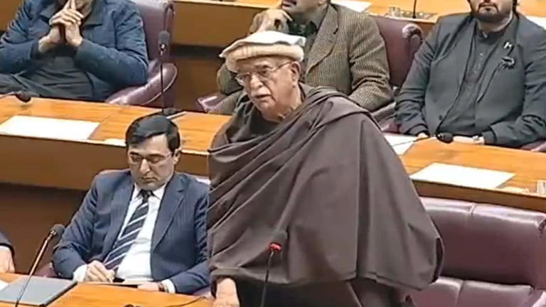 SamacharToday.co.in - बलूचिस्तान हमलों के बाद अचैकजई ने खुफिया विफलता पर सरकार को घेरा - Image Credited by MoneyControl