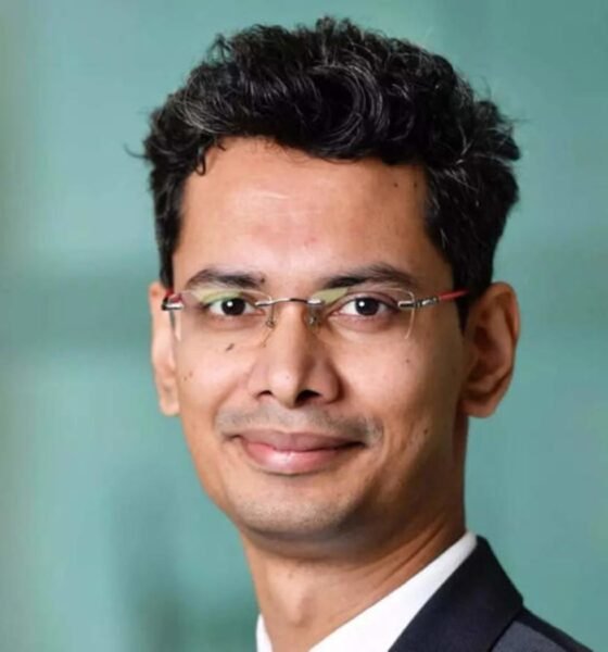 SamacharToday.co.in - भारतीय आईटी रणनीति एआई की अस्थिरता और चुनिंदा निवेश के बीच संतुलन - Image Credited by the Economic Times