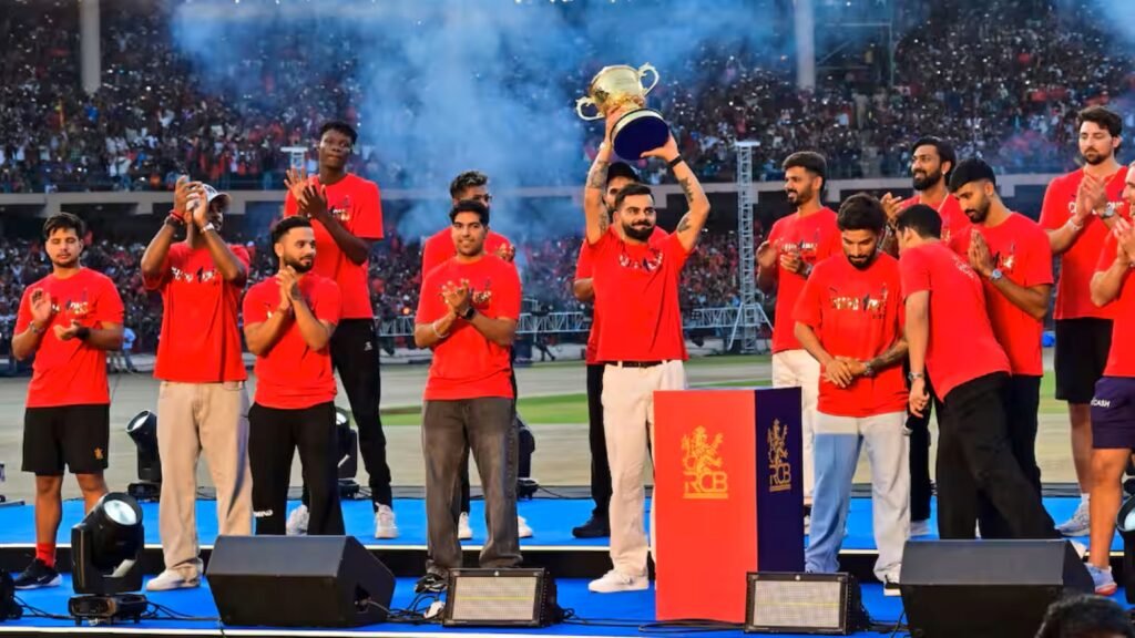 SamacharToday.co.in - आरसीबी की रिकॉर्ड बिक्री दो अंतिम बोलीदाताओं के बीच मुकाबला - Image Credited by ABP News