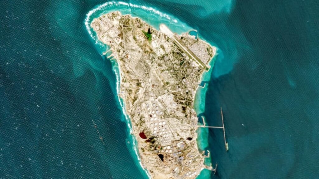 SamacharToday.co.in - ट्रम्प ने 'रेड लाइन' पार की खर्ग द्वीप के सैन्य ठिकानों को किया तबाह - Image Crdited by Moneycontrol