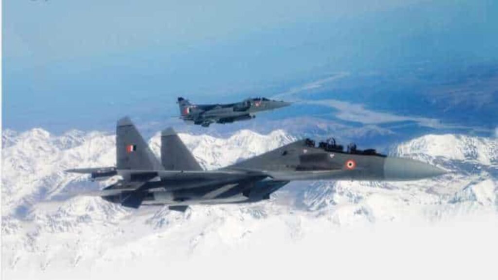 SamacharToday.co.in - वायुसेना का सुखोई-30 विमान लापता; असम में खोज अभियान शुरू - Image redited by ZEE Business