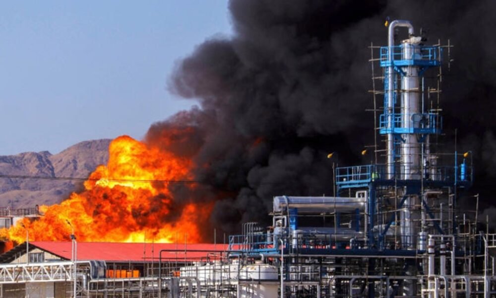 SamacharToday.co.in - वैश्विक ऊर्जा केंद्र संकट में इतिहास का सबसे बड़ा तेल आपूर्ति व्यवधान - Image Credited by India Today