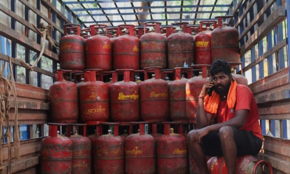 SamacharToday.co.in - सरकार ने कमर्शियल एलएनजी आवंटन सत्तर प्रतिशत किया - Image Credited by Moneycontrol