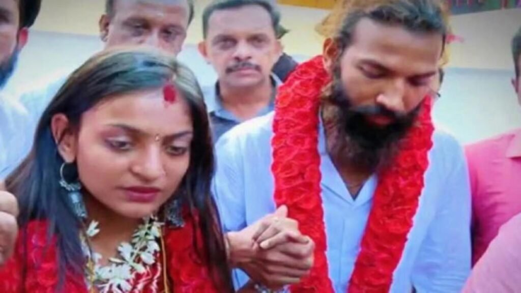 samacharToday.co.in - महाकुंभ की 'मोनालिसा' ने केरल के मंदिर में फरमान संग रचाया ब्याह - Image Credited by NDTV