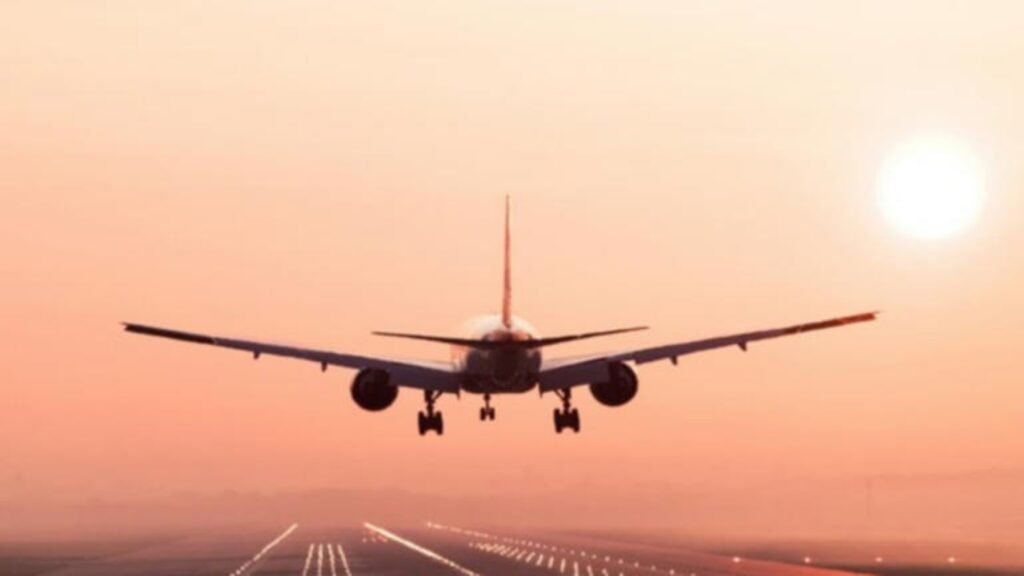 SamacharToday.co.in - घरेलू उड़ानों को ईंधन के बड़े झटके से राहत - Image credited by Newsable Asianet News