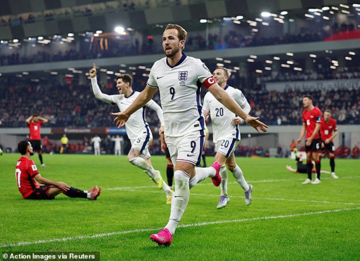 SamacharToday.co.in - इंग्लैंड में विश्व कप का खुमार पबों में रिकॉर्ड तोड़ एडवांस बुकिंग शुरू - Image Credited by Daily Mail