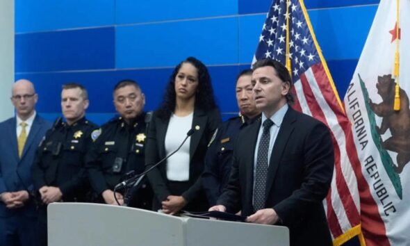 SamacharToday.co.in - सिलिकॉन वैली की घेराबंदी ओपनएआई (OpenAI) के सीईओ - Image Credited by ET Now