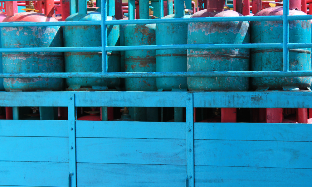 कमर्शियल LPG सिलेंडर ₹993 महंगा, ₹3,000 का आंकड़ा पार - SamacharToday.co.in