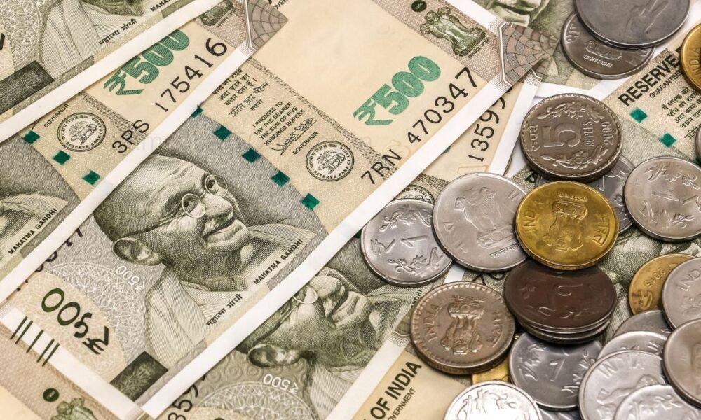 रुपये को संभालने के लिए RBI ने बेचे 8.94 अरब डॉलर - SamacharToday.co.in